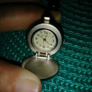 gigi touchscreen smartwatch